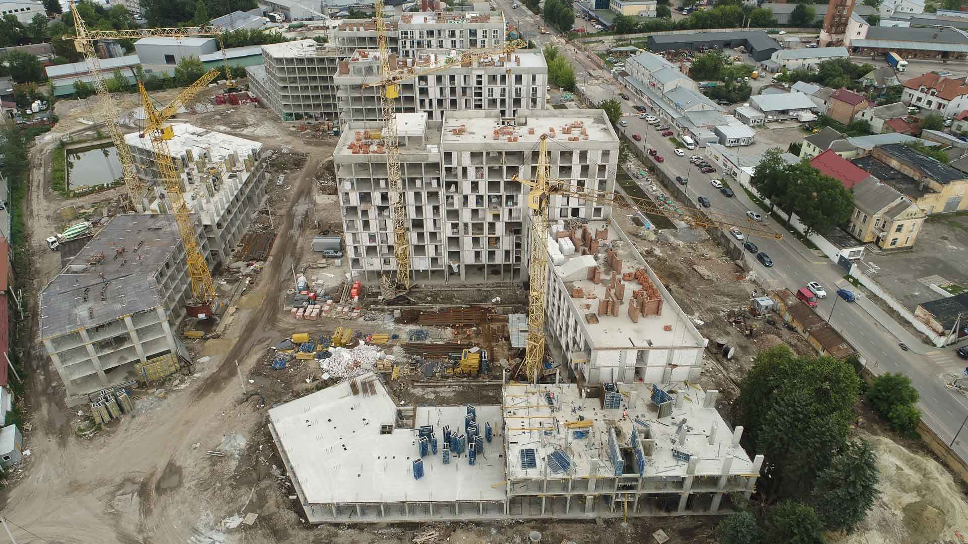 ЖК «Містечко Підзамче»: в секції 4.4 другої черги комплексу «Вежа» завершується влаштування вертикалу третього поверху