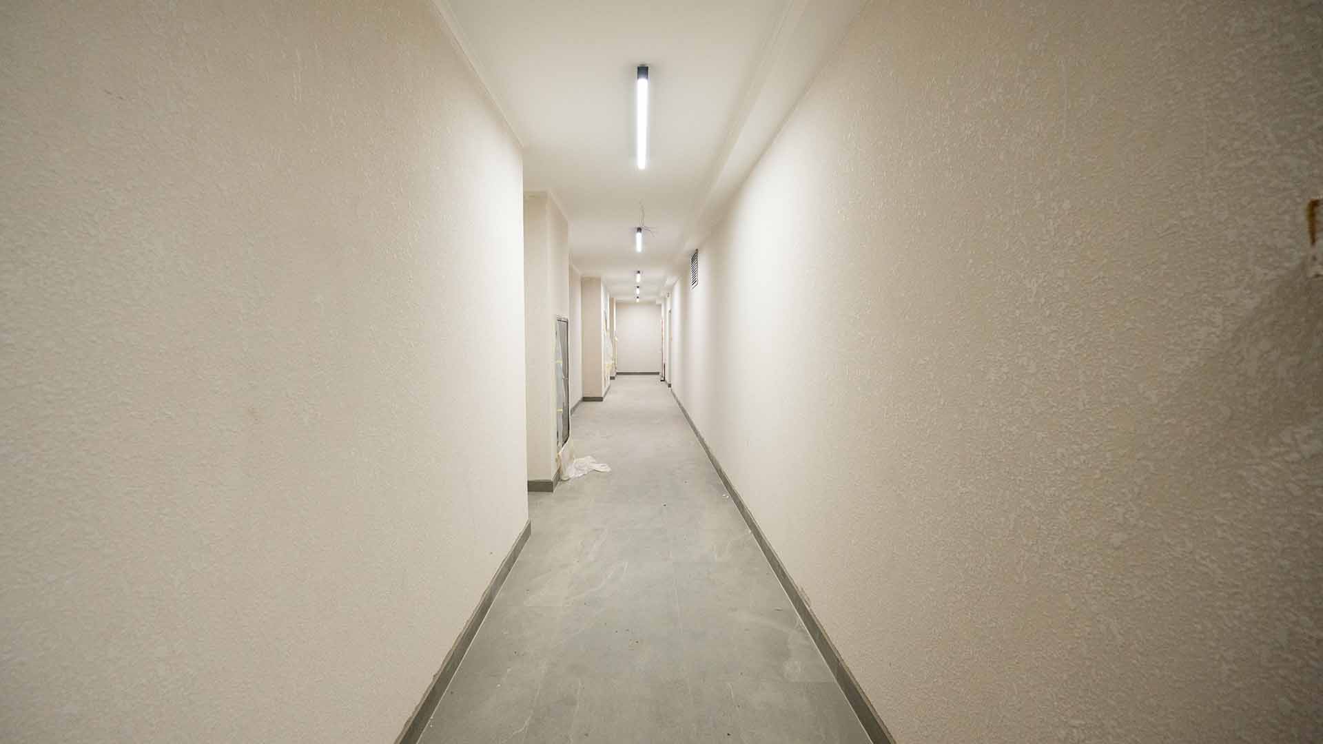 Во второй очереди продолжаются отделочные работы в МОП | РИЕЛ