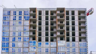 ЖК Riel City: в будинку 4-Б четвертої черги завершується монтаж вікон