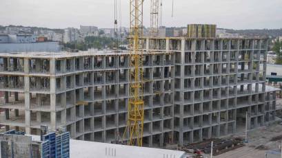 ЖК «Містечко Підзамче»: в секції 7.1 третьої черги комплексу «Вежа» виконується вертикал четвертого поверху 