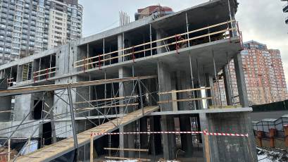 ЖК Maxima Residence: в першій секції розпочинається монтаж збірних сходів та вентиляційних блоків