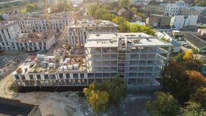 ЖК «Містечко Підзамче»: в секції В-6 третьої черги комплексу «Брама» влаштовуються монолітні конструкції першого поверху