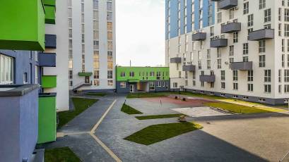 ЖК Riel City: у другій черзі завершується облаштування благоустрою та озеленення території