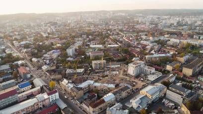 ЖК «Містечко Підзамче»: у четвертій черзі комплексу «Новий Форт» триває забивка шпунтових паль