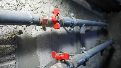 ЖК «Америка»: во второй секции дома К-1 идет монтаж системы отопления, канализации и водоснабжения